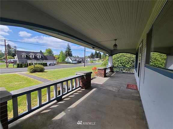 5th image of 1118 E Beacon Ave