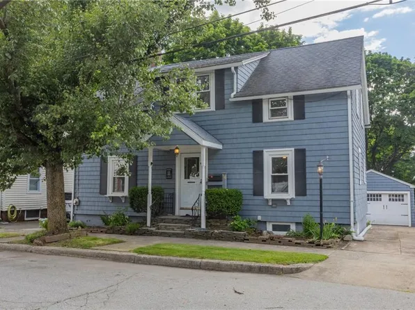 44 Ruth Ave E, Rumford, RI 02916