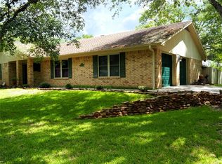 300 Buckeye Trl, La Grange, TX 78945