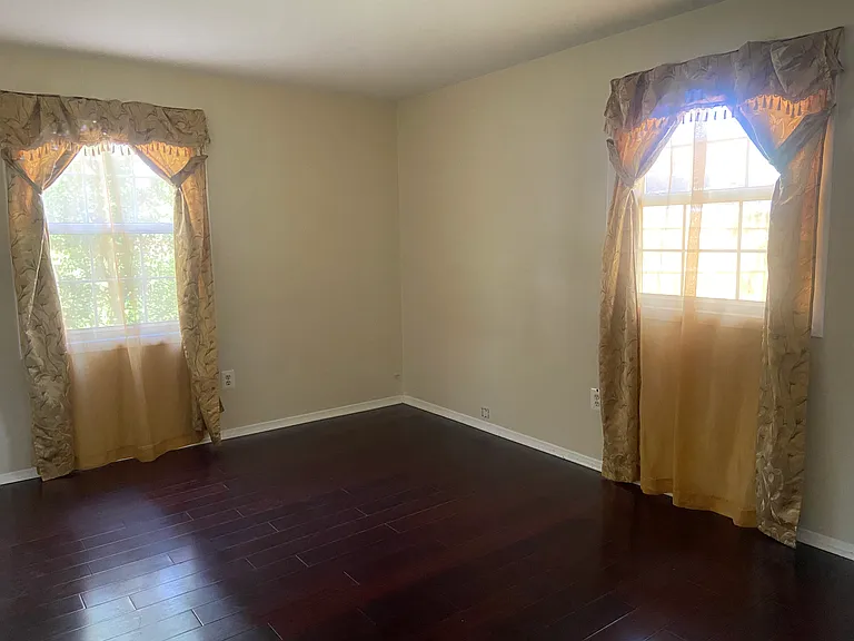 8523 Fairburn Dr — Photo 7