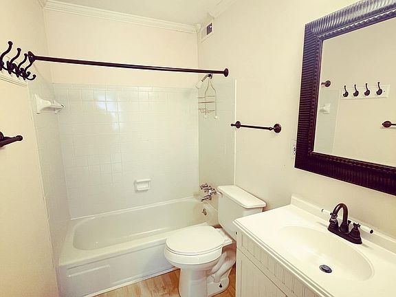 3rd image of 728 Zorn Ave APT 2