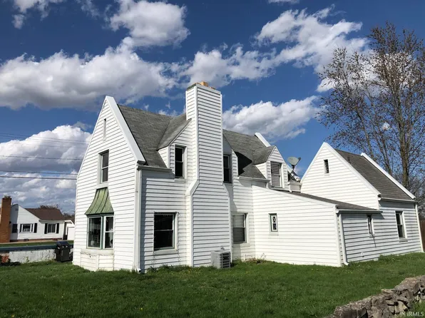 389 10th St NE, Linton, IN 47441