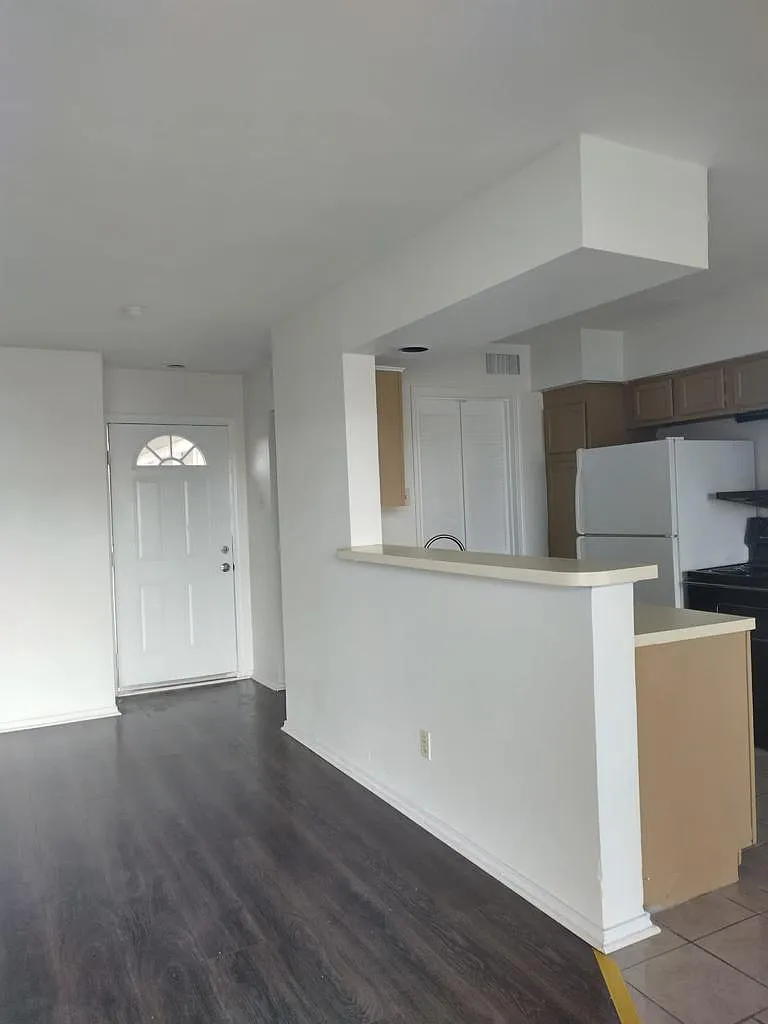 2 bed, 950 sqft, $1,395 — Photo 3