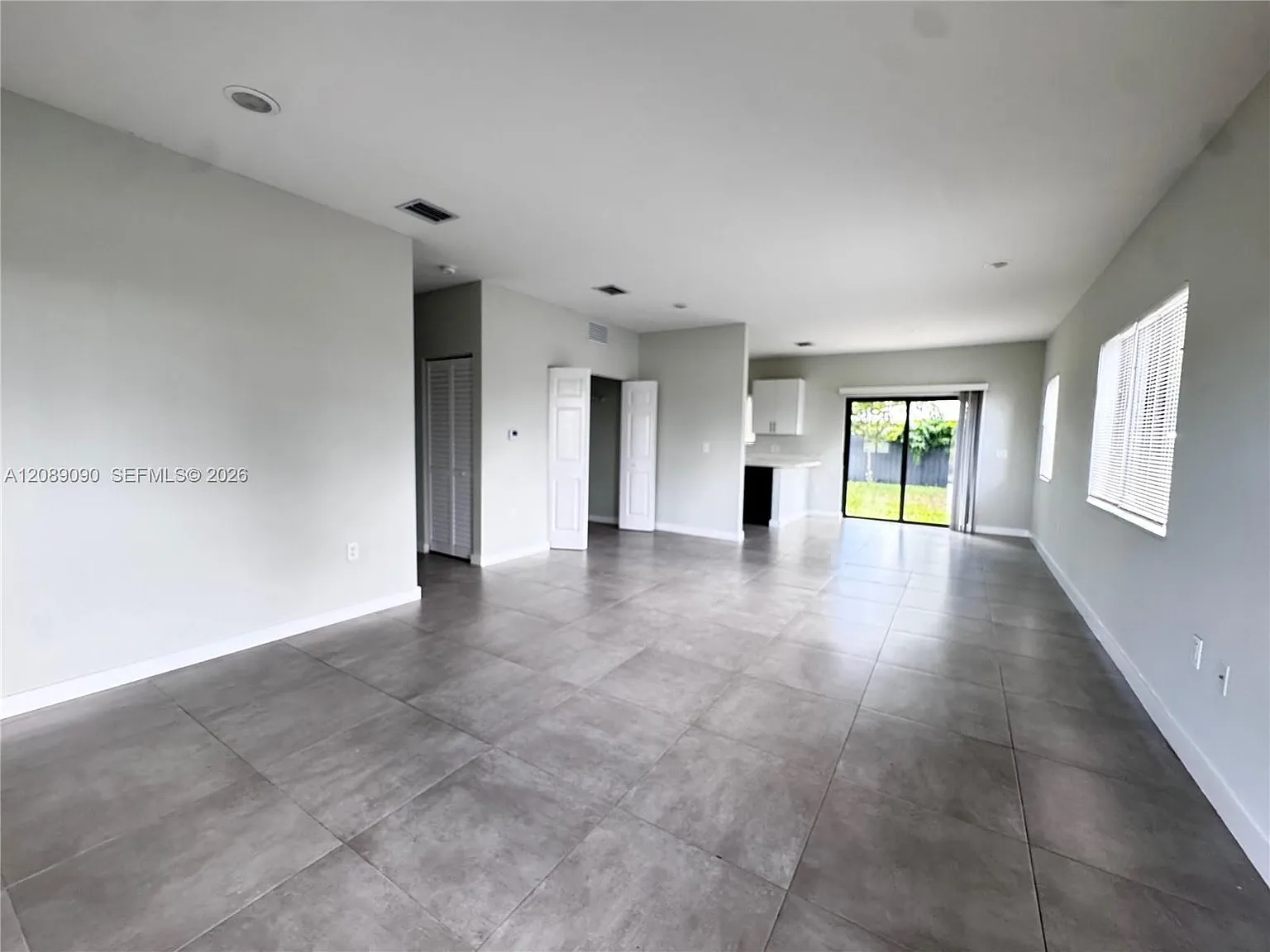 Dania Manor Corr Plat — Photo 4