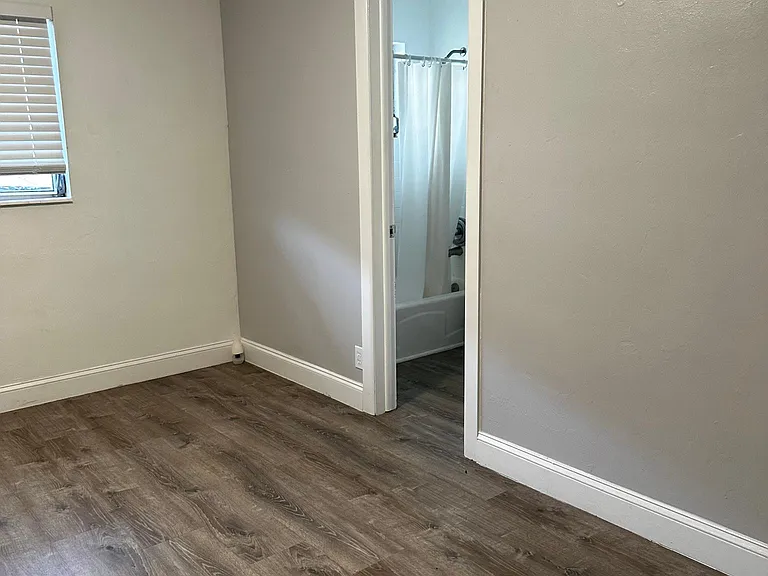 840 NE 17th St — Photo 12