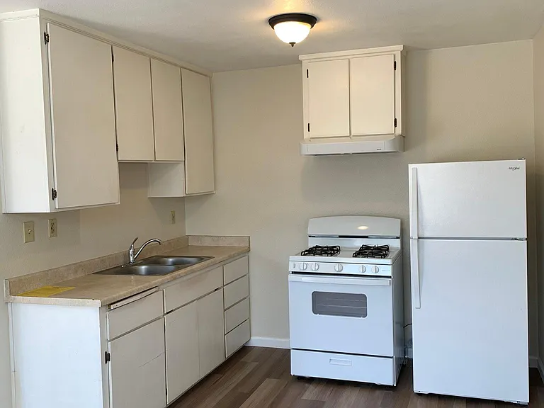 532 Rochex Ave — Photo 6