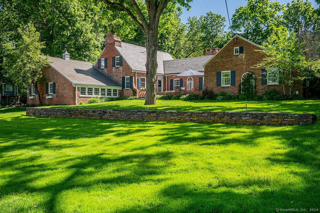 66 Foxcroft Rd, West Hartford, CT 06119 MLS 24021305 Zillow