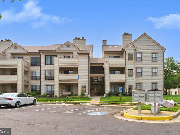 3rd image of 6941 Mary Caroline Cir APT F