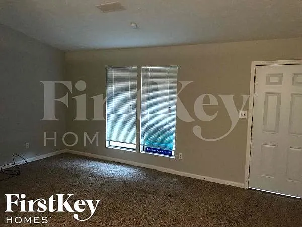 3 bed, 2.0 bath, 1392 sqft, $2,005 — Photo 2