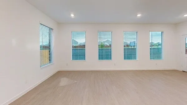 726 Madrone Ln — Photo 3