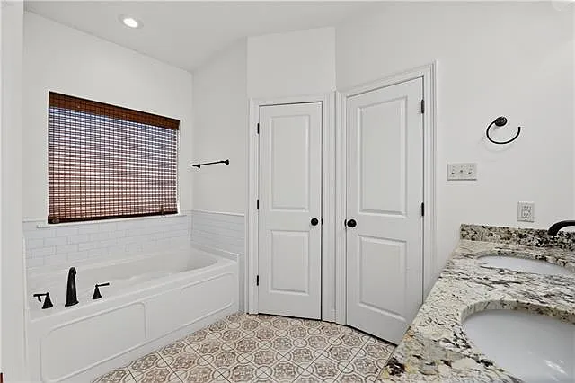 404 Golden Leaf Ct — Photo 11