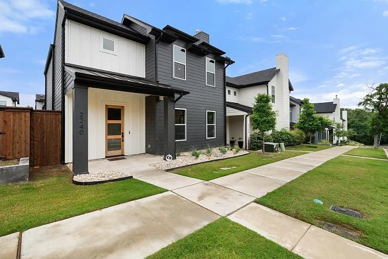 3 bed, 2.5 bath, 2185 sqft, $3,000 — Photo 3