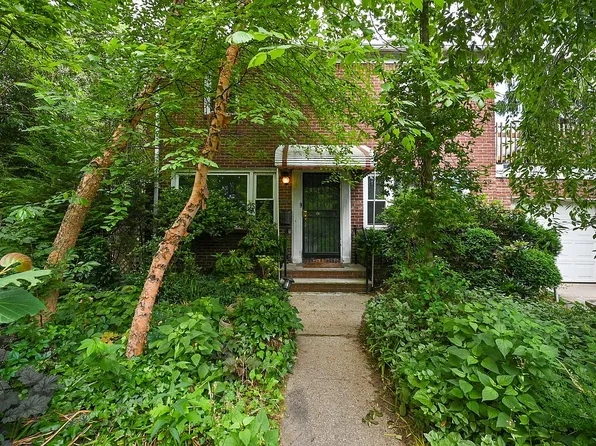 84-32 150th St, Briarwood, NY 11435