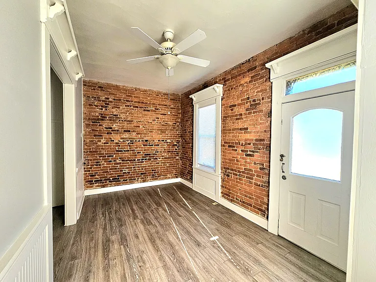403 Burns Ave — Photo 2