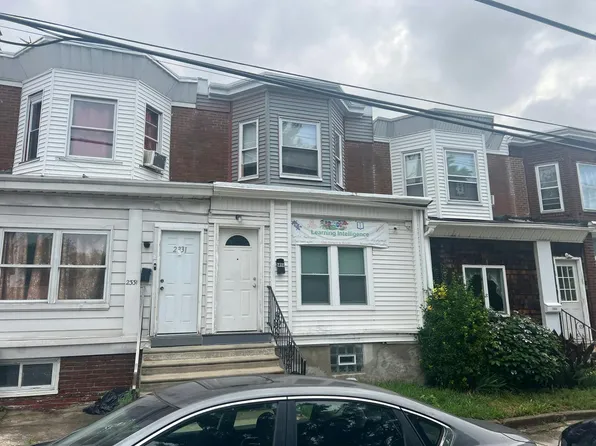 2333 S 71st St, Philadelphia, PA 19142