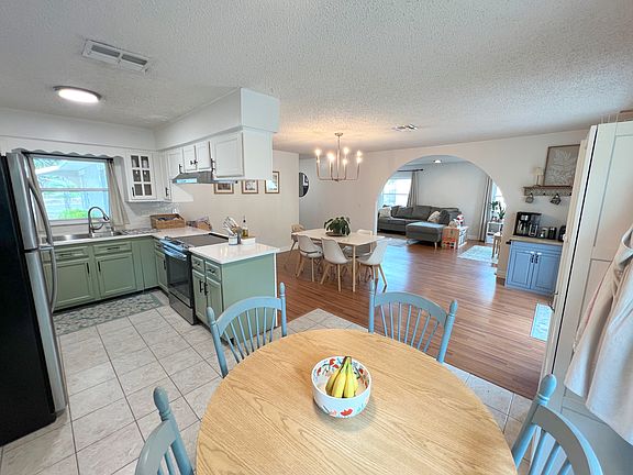 Breakfast nook & kitchen/dining room