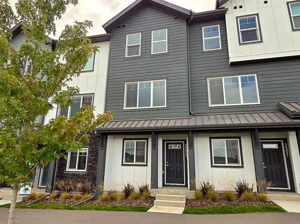 2223 E 81st St SW, Calgary, AB T3H 5N2