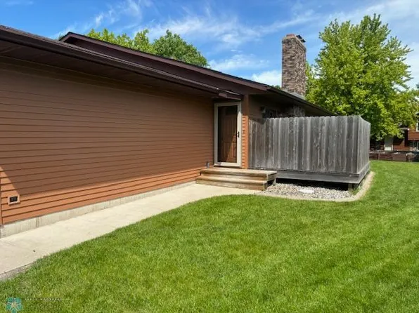 2323 26 1/2 Ct S, Fargo, ND 58103