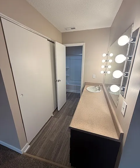 Continent French Quarter Apt — Photo 29