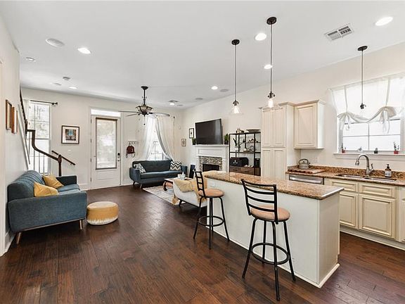 3rd image of 6915 Fleur De Lis Dr