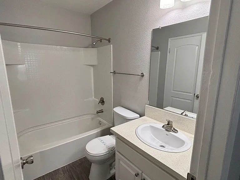 West Fifth Apartments — Photo 150