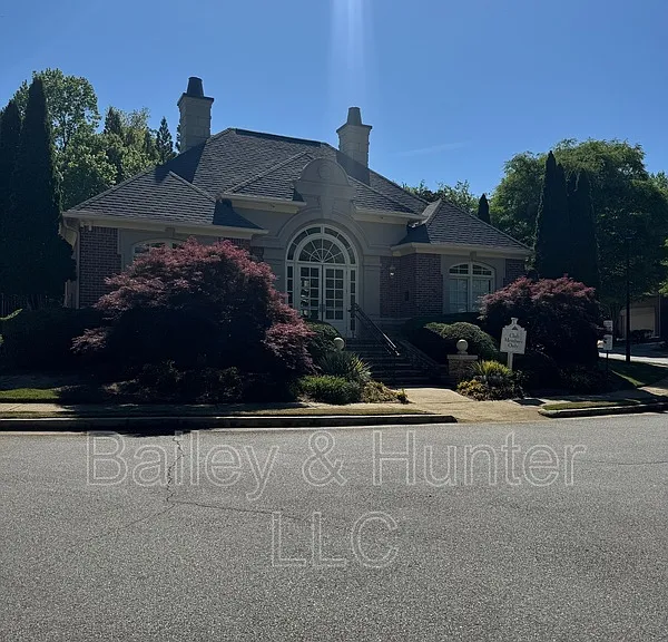 3365 Regent Pl SW — Photo 1