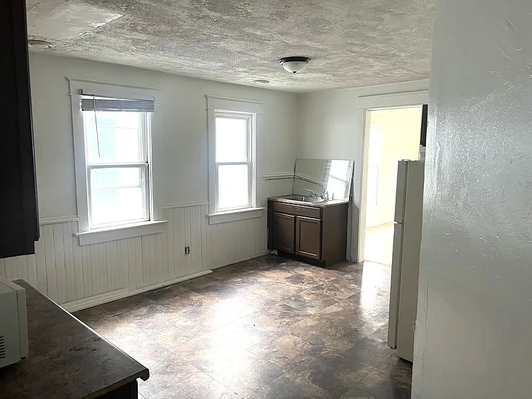 516 E 22nd St #2 — Photo 6