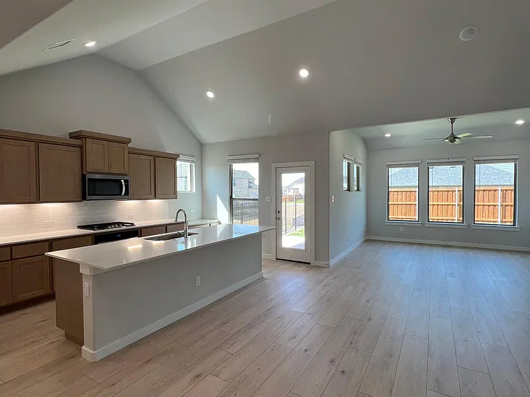 2517 Clearspring Dr — Photo 2