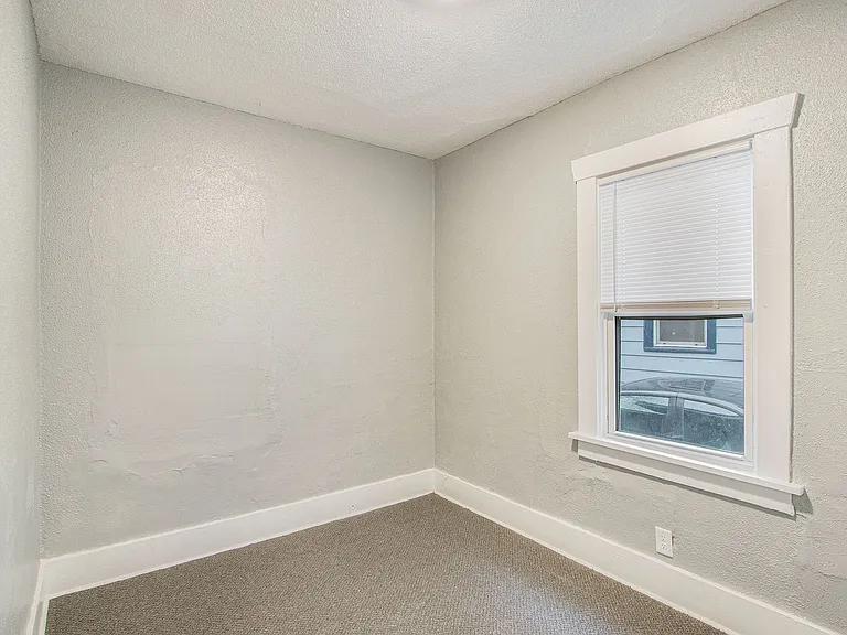 702 Fenimore Ave — Photo 10