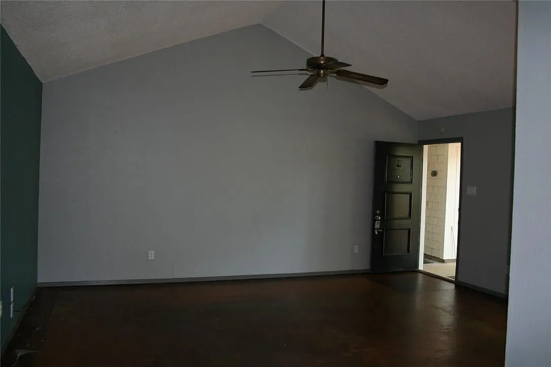 Building Photo - 103 Cloudview Dr #A
