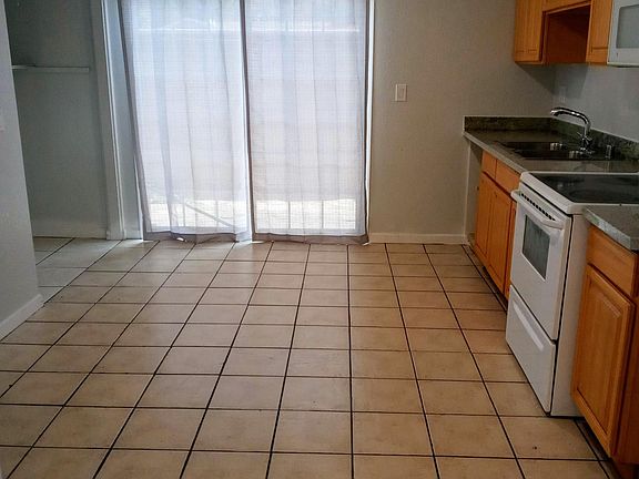 5th image of 3044 Amherst Dr #1