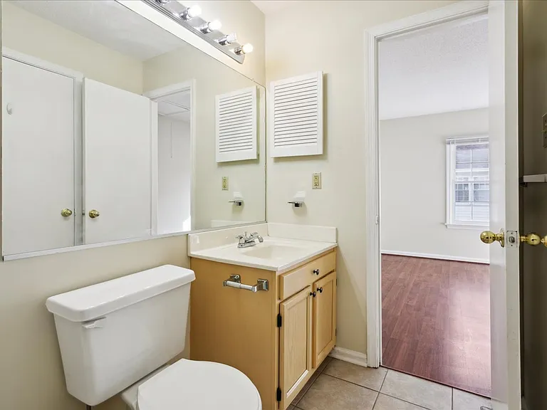 27 Tamarisk Quay #F — Photo 17