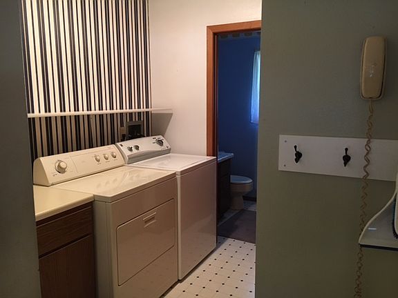 mud room/ laundry room