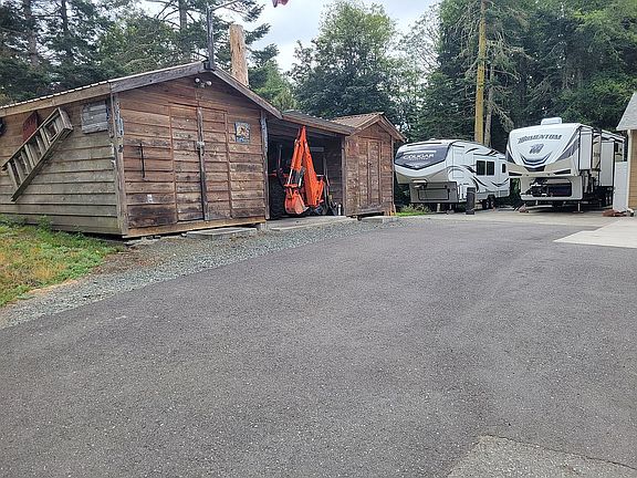 3rd image of 232 Sunset Dr