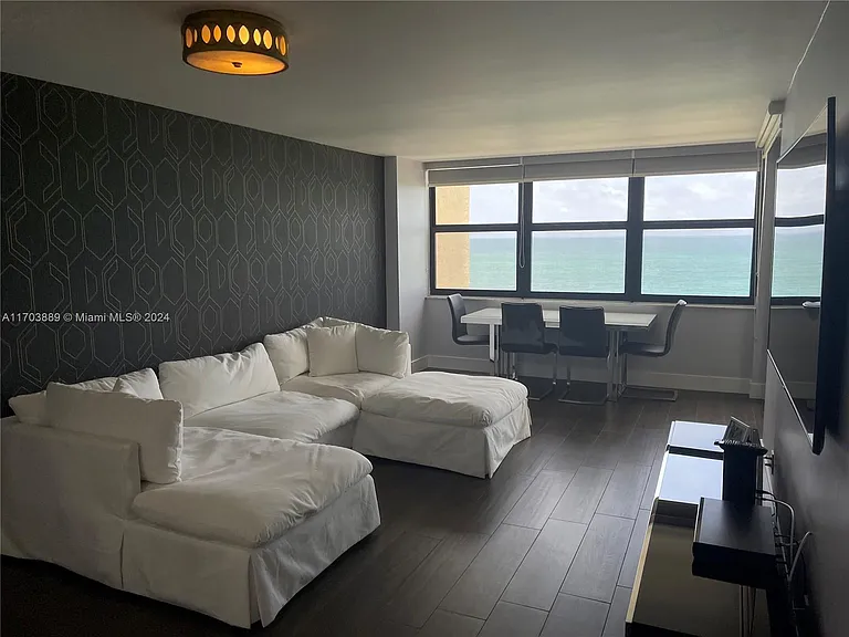 2555 Collins Ave #1409 — Photo 9