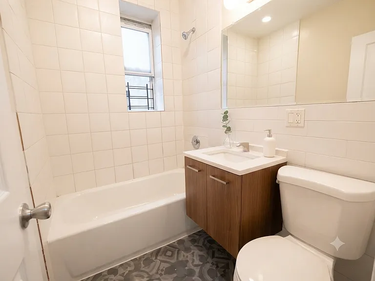 134 E 59th St #2 — Photo 4
