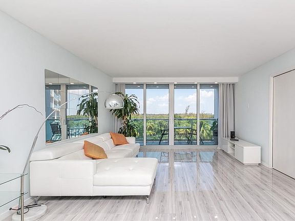 5th image of 100 Bayview Drive #521