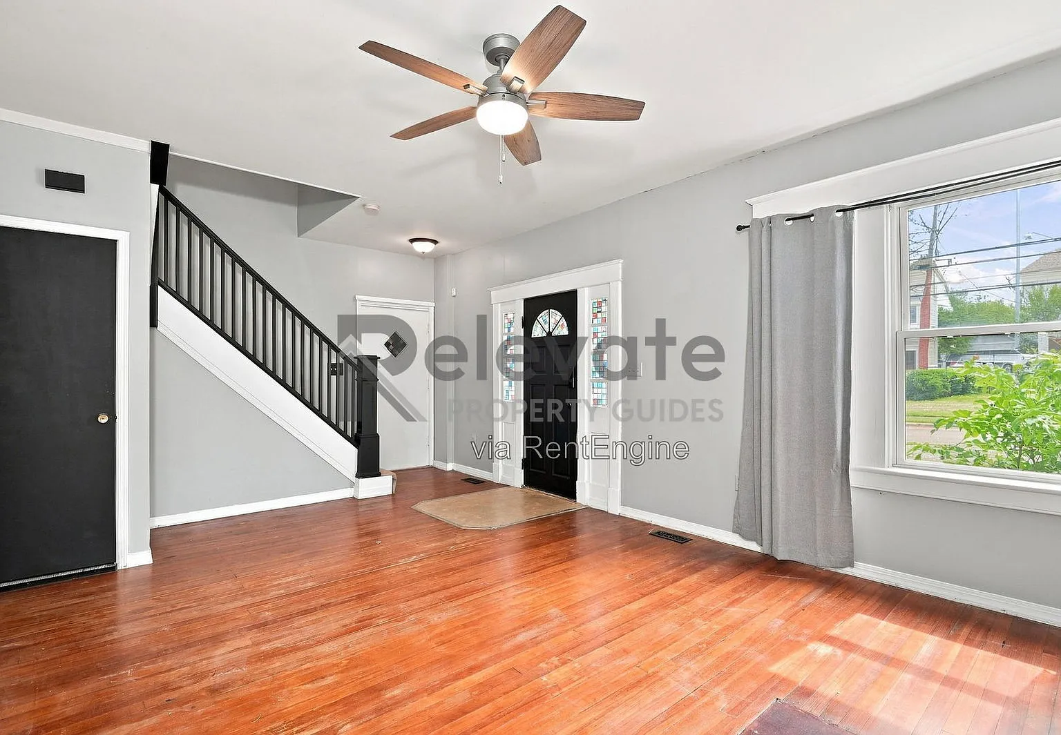 3 bed, 2.0 bath, 1400 sqft, $2,200 — Photo 3