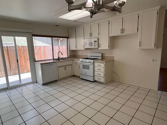 4th image of 375 N Mira Flores Ct