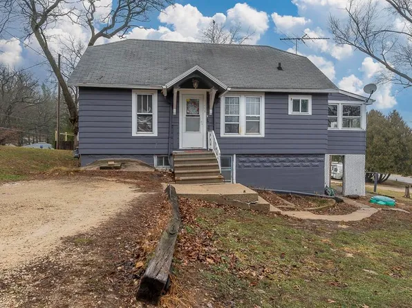 1208 Elgin Ave, Janesville, WI 53548
