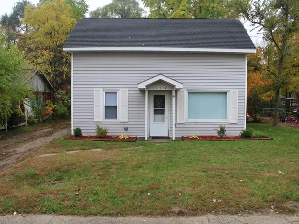 1174 E James St, White Cloud, MI 49349