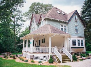 2950 N Interlaken Dr, Oconomowoc, WI 53066