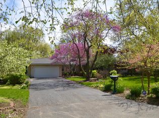 29 Sunset Rd, Bloomington, IL 61701