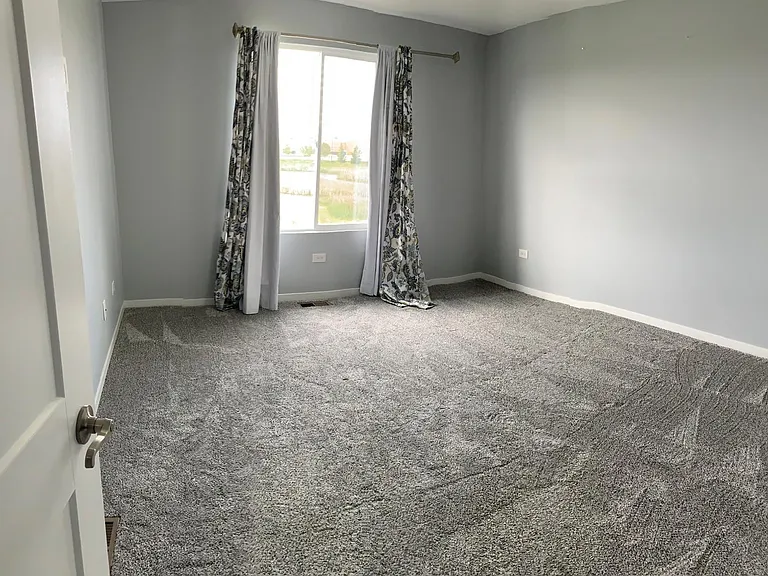 906 Gillespie Ln — Photo 16