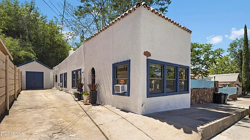 188 S Adonis Ave Photo 1