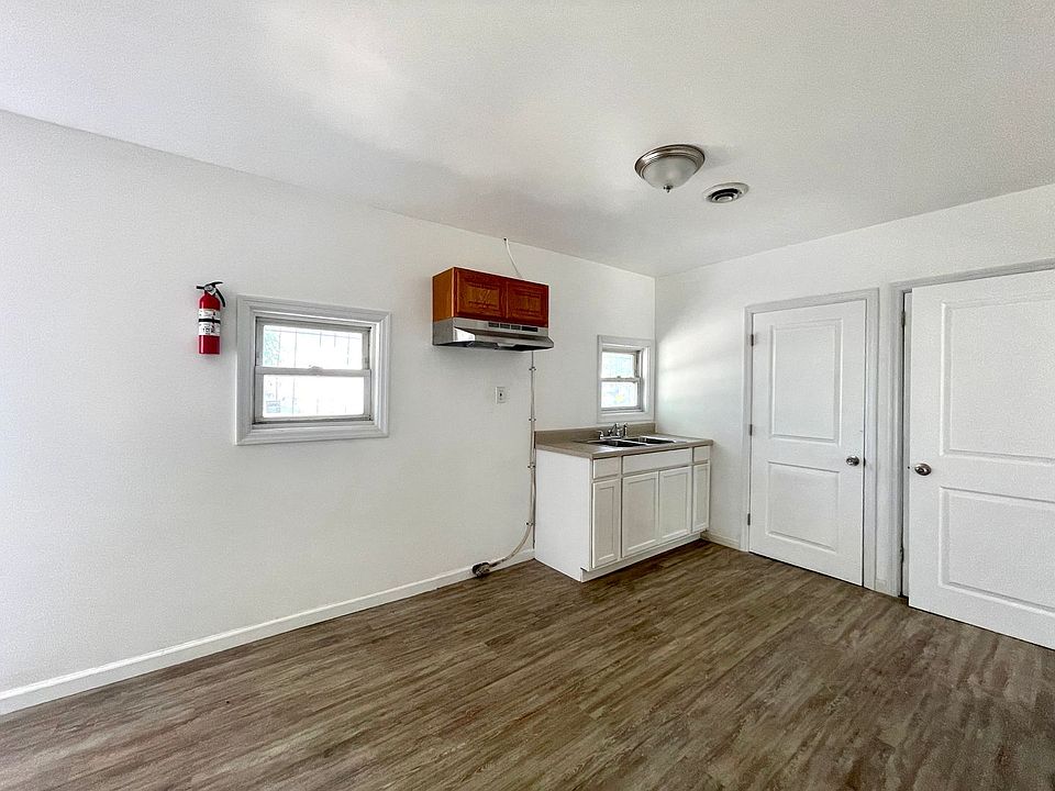 413415 E BROAD ST 413415 Broad St E Millville NJ Zillow