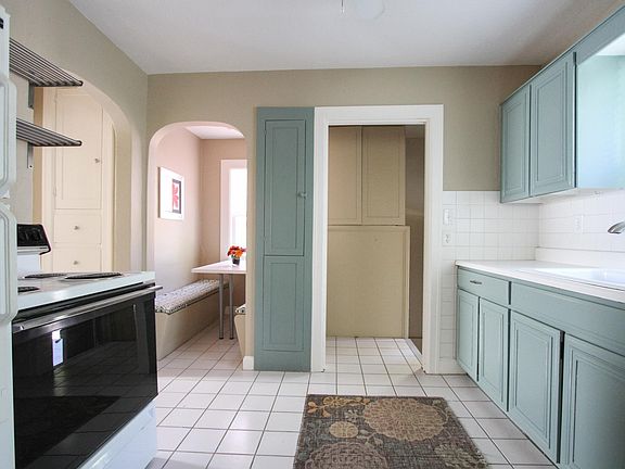 2nd image of 1851 E Claybourne Ave