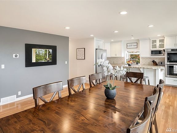 5th image of 10701 NE 42nd Pl