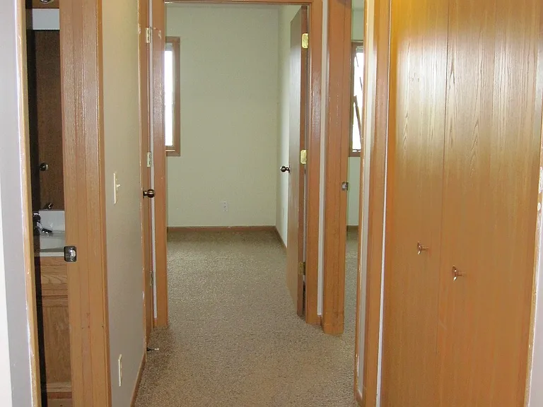 626 W 8th St — Photo 11