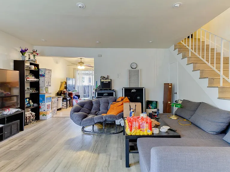 7000 S La Cienega Blvd #28 — Photo 3